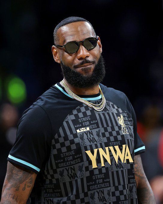 詹姆斯生涯总助攻数是多少？答案：14873次