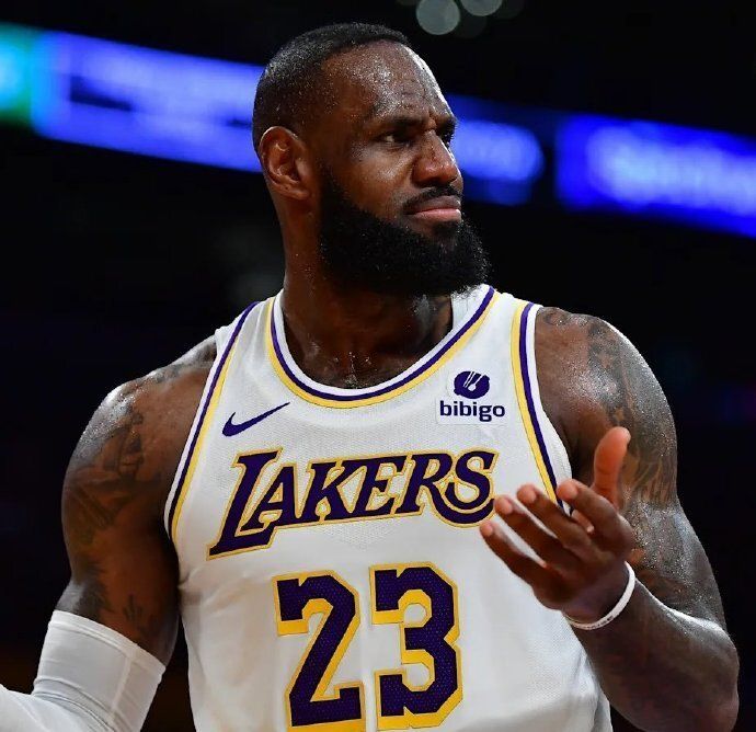 詹姆斯生涯总助攻数是多少？答案：14873次