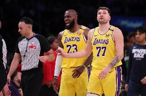 九游体育官网入口-资深高管批湖人：有詹姆斯和东契奇还为27年留空间？太愚蠢了