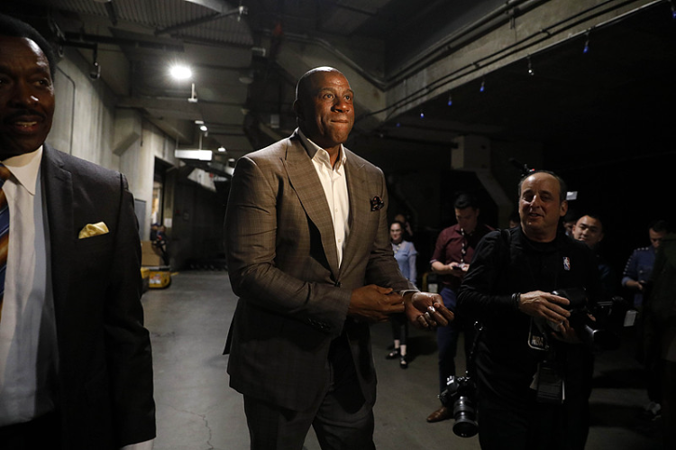 一问到底 | 售价100亿美元!易主后的湖人能否延续传奇?