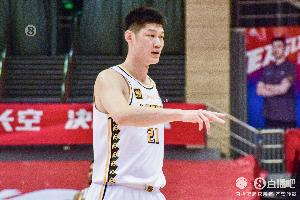 九游体育-没怎么发力！胡金秋9中4拿到8分7板1助1断2帽 正负值+21最高