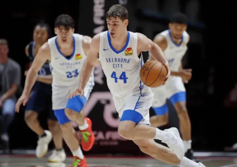 状元VS榜眼!夏联最失败球队诞生!湖人13分大胜,杨瀚森霸气隔扣