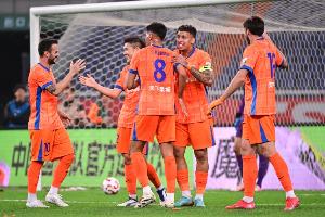 九游体育官网入口-鲁媒:因北京下雨,泰山队赛前适应场地训练取消