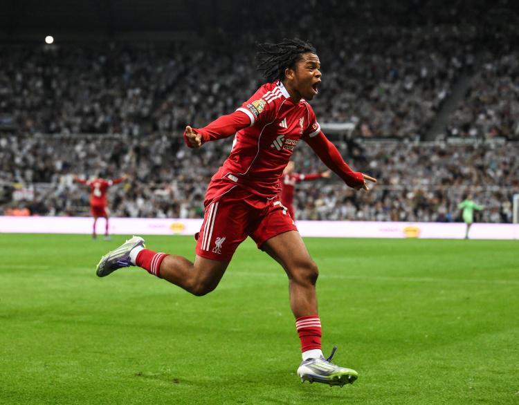 九游体育-后悔！电讯报：被红军挖走恩古莫哈后，蓝军禁止红军球探进入基地