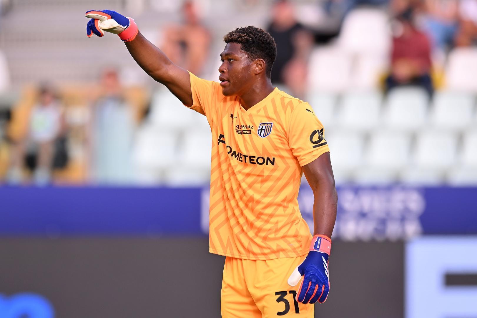 九游体育app-记者:米兰和那不勒斯曾想压哨签下铃木彩艳,被球员本人拒绝