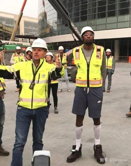 九游体育中国官网-NBA有哪些运动员拥有“非人类”的身材?