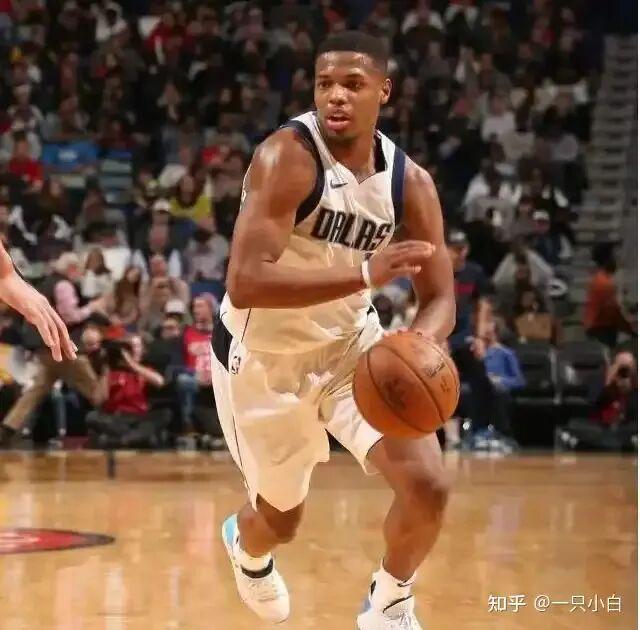 九游体育中国官网-NBA有哪些运动员拥有“非人类”的身材?