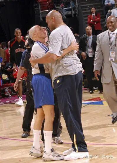 九游体育中国官网-NBA有哪些运动员拥有“非人类”的身材?