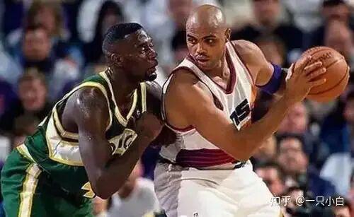 九游体育中国官网-NBA有哪些运动员拥有“非人类”的身材?