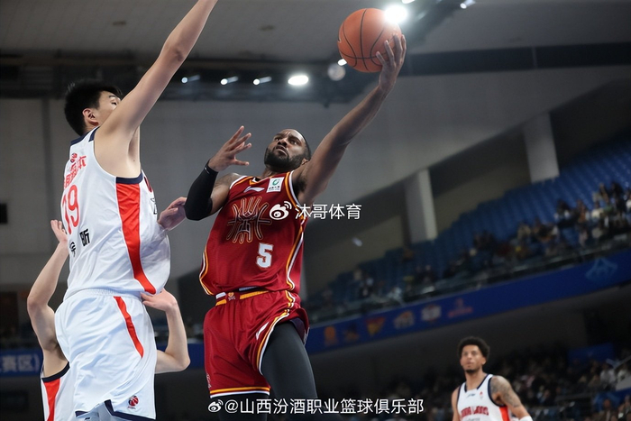 CBA俱乐部杯：诺威尔39分主导, 山西末节发威双杀广州3连胜晋级八强