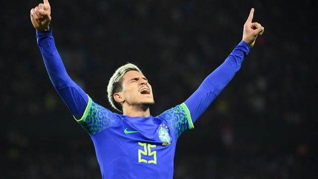 1664321195325045649.jpg 内少惹不起 佩德罗处子球 5比1大胜突尼斯不足喜